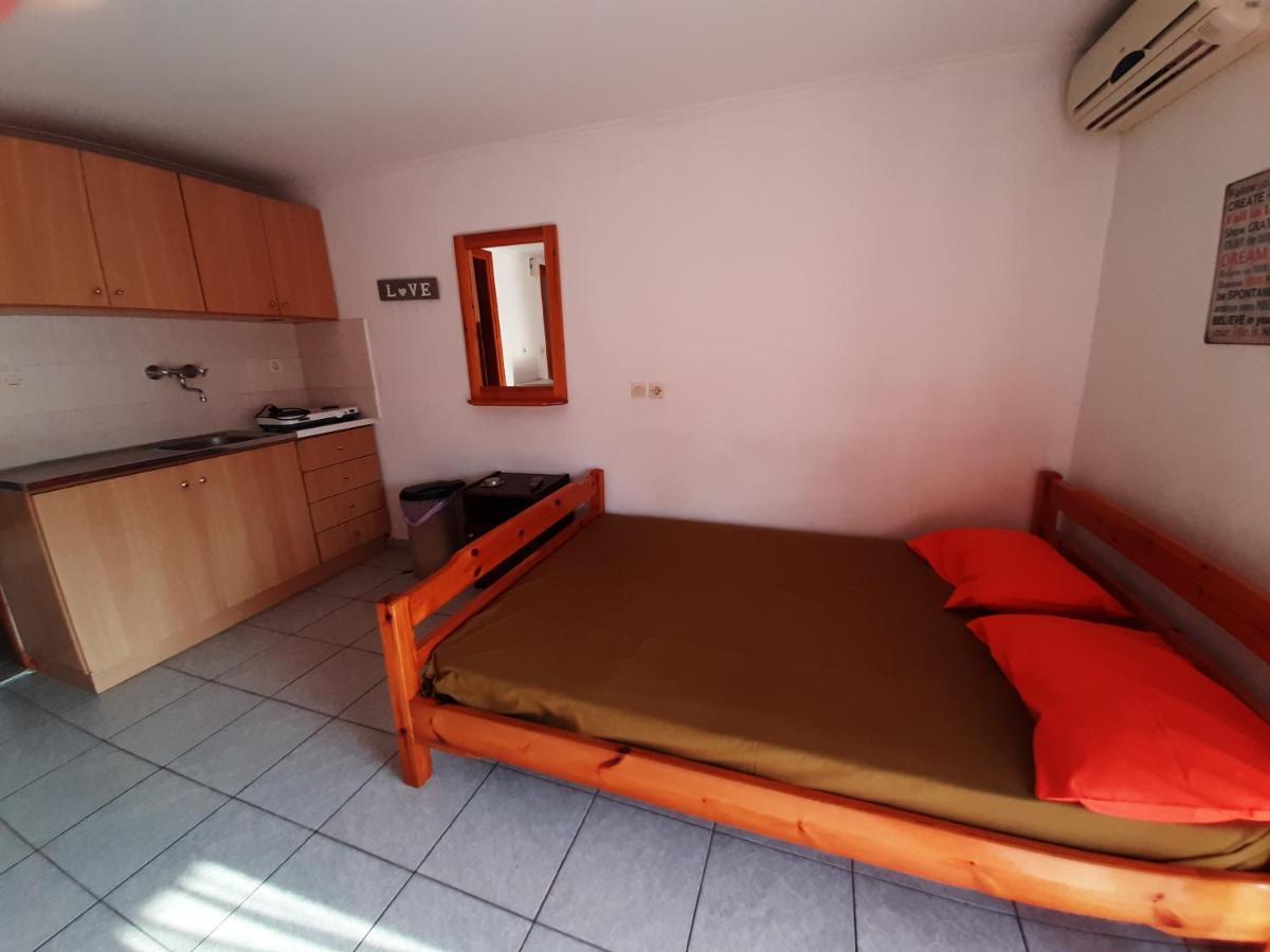 Savvas Aparthotel Olympiakí Aktí Exteriör bild