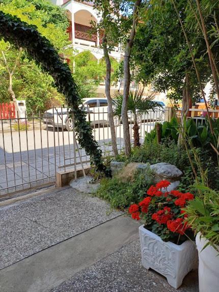 Savvas Aparthotel Olympiakí Aktí Exteriör bild